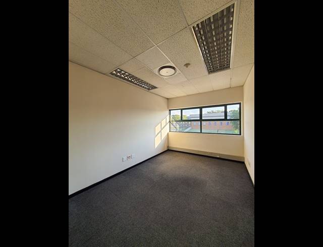 1,230.10M² OFFICE TO LET IN HALFWAY HOUSE